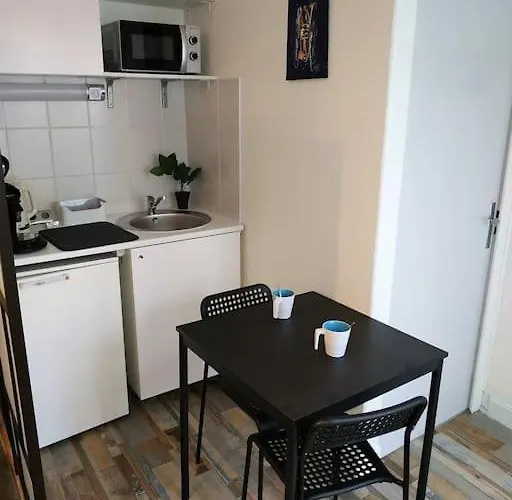 Grand Avec Jardin Et Entree Privative A Noter Reservations De 3 Nuits Minimum * קלרמונט-פרנד